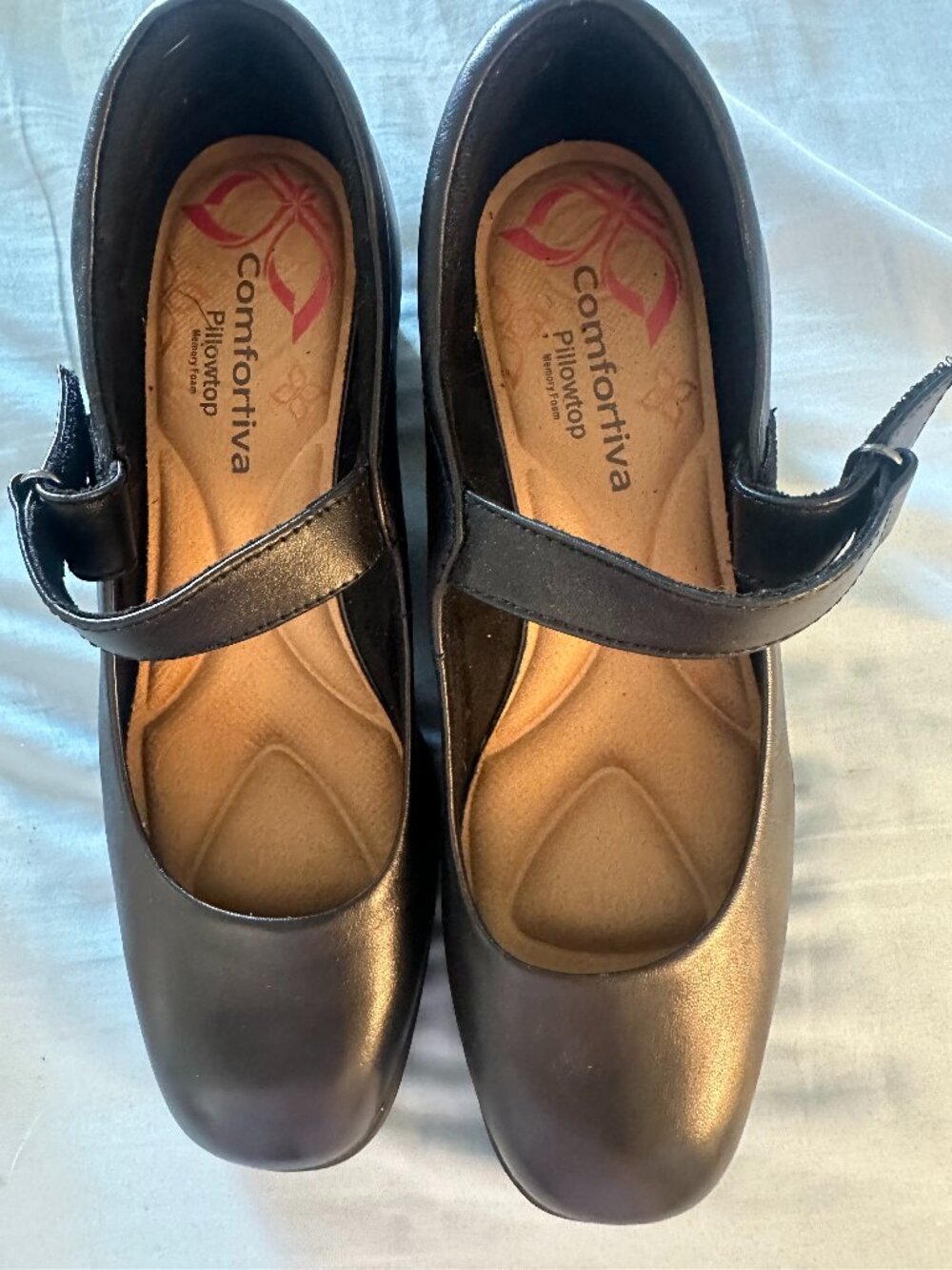 Beautiful Comfortiva pumps, worn once, too big, company will not accept return